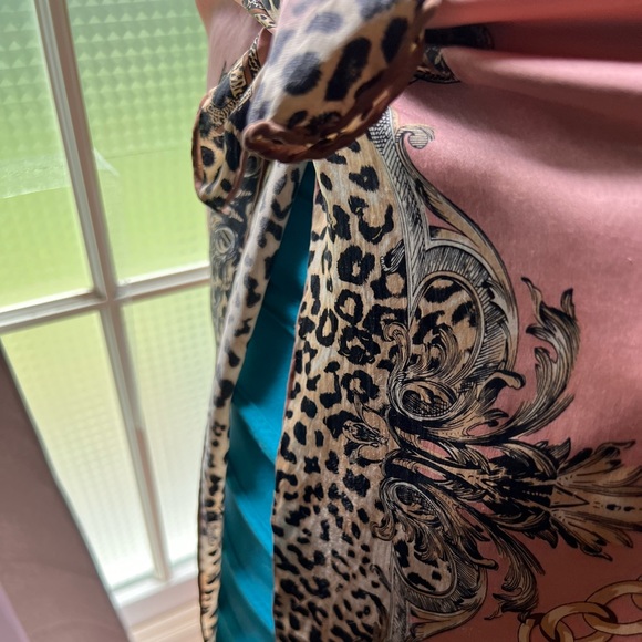 Roberto Cavalli Scarf. 100% Silk. Made in Italy. - Picture 11 of 16
